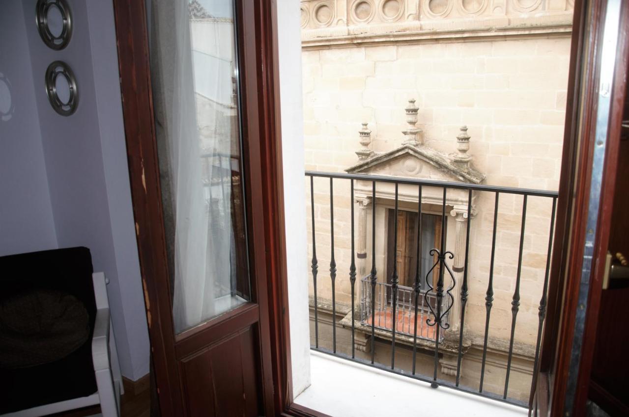Apartamentos Turísticos Architettura Úbeda Esterno foto