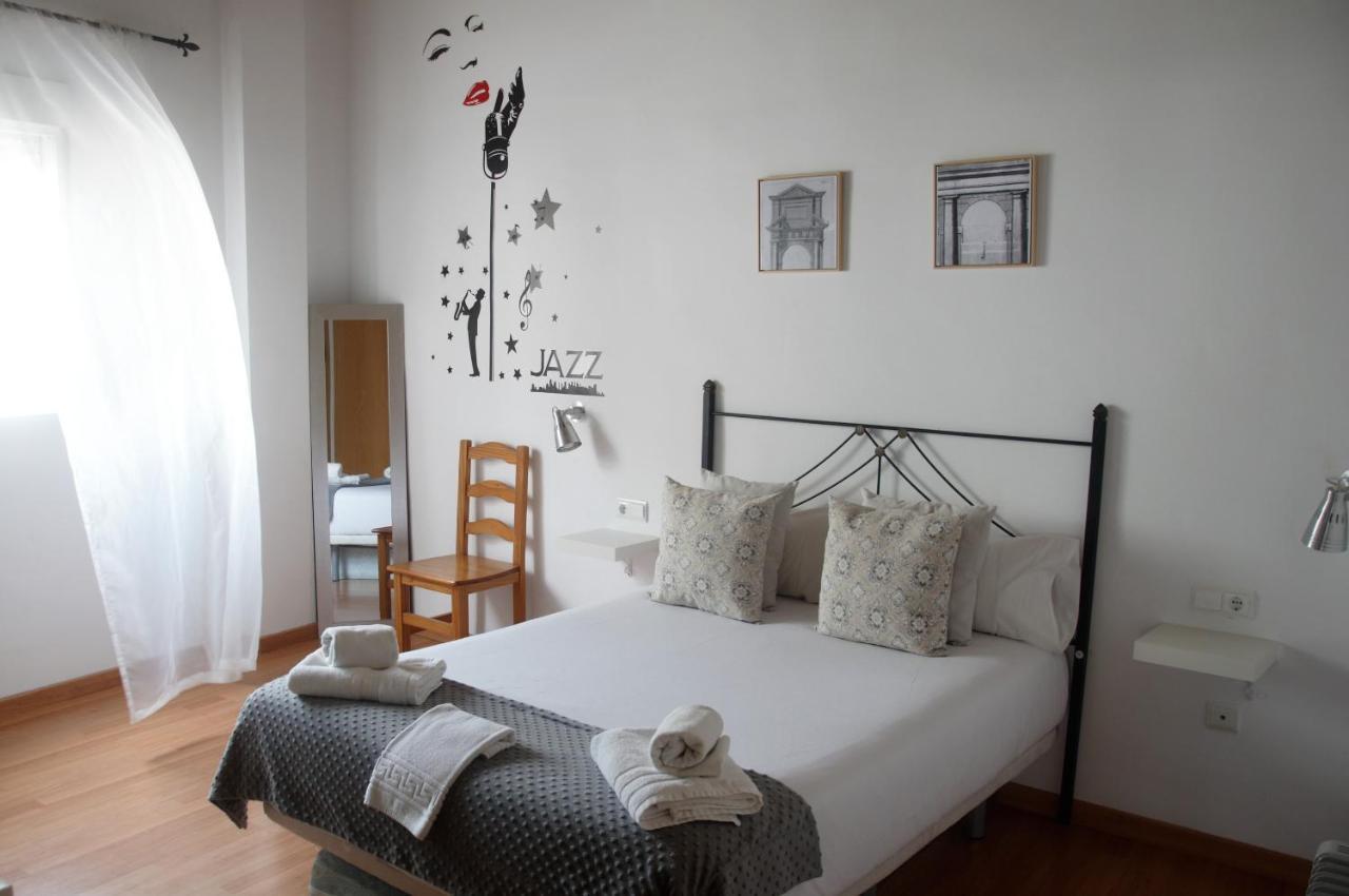 Apartamentos Turísticos Architettura Úbeda Esterno foto